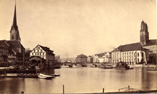 BAZ - Blick auf die Münsterbrücke mit Fraumünster