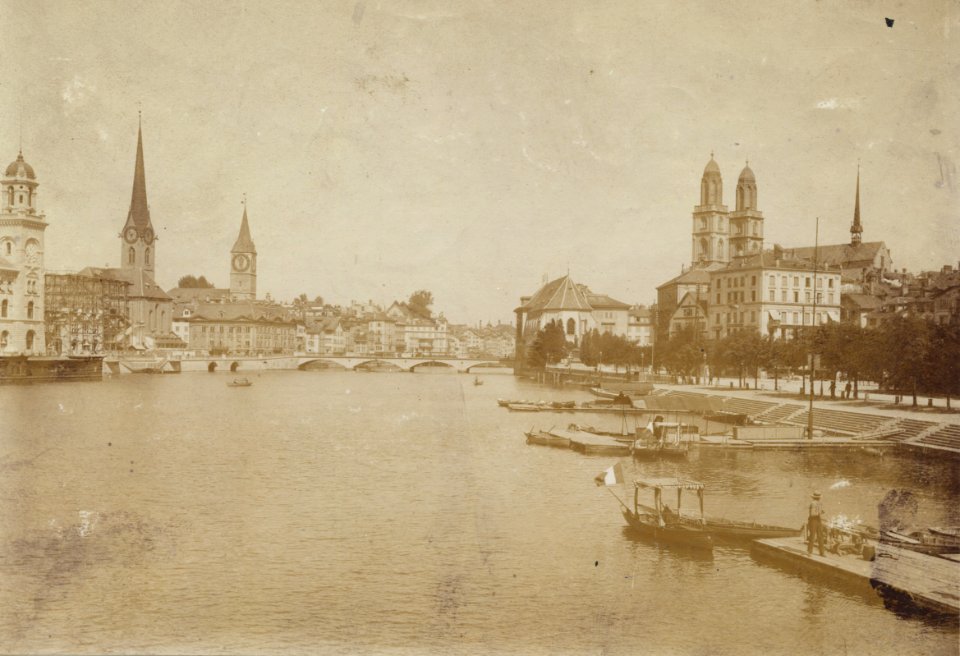 BAZ - Blick auf Münsterbrücke und Helmhaus flussabwärts
