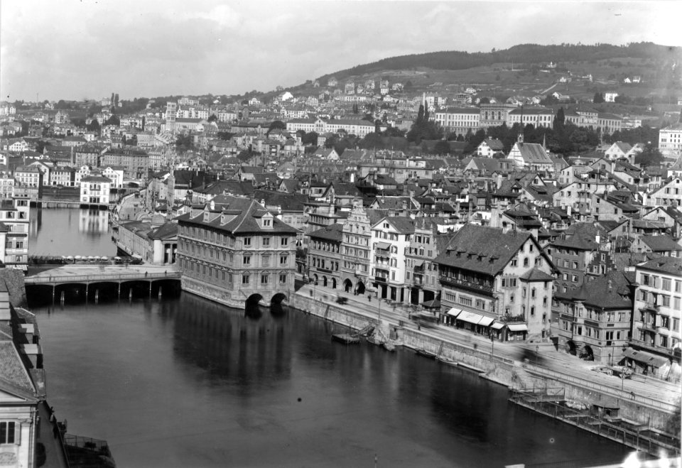 BAZ - Blick auf Gemüsebrücke, Rathaus und Limmatquai