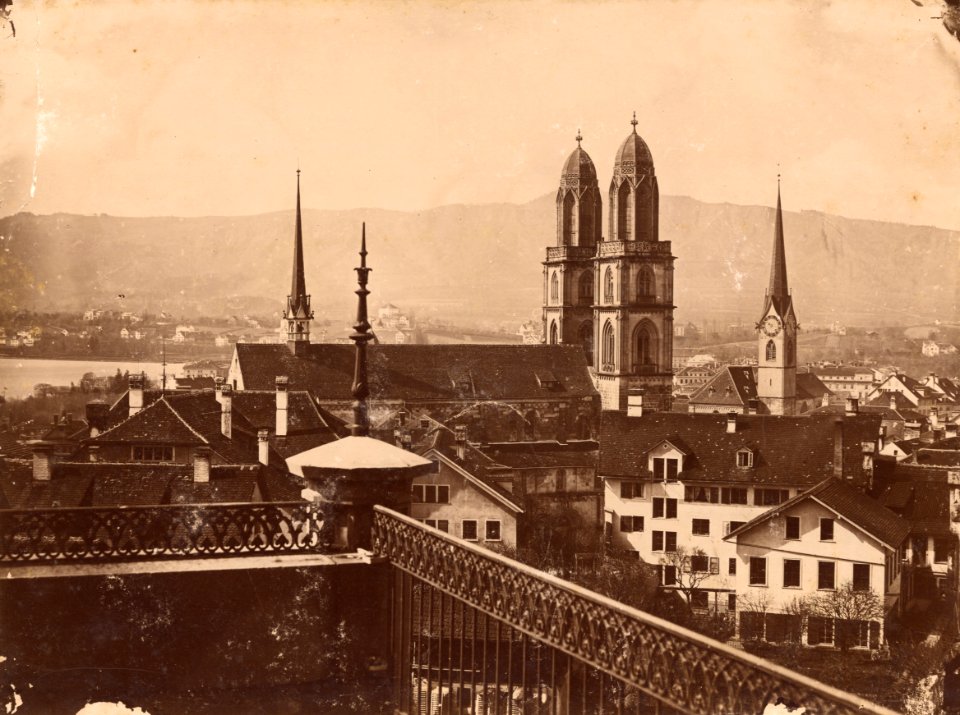 BAZ - Grossmünster und Fraumünster