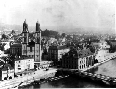 BAZ - Grossmünster, Helmhaus und Wasserkirche photo