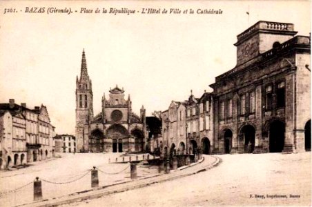Bazas - Place de la République 2