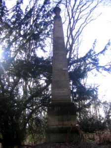 Obelisk im Garten von Riede