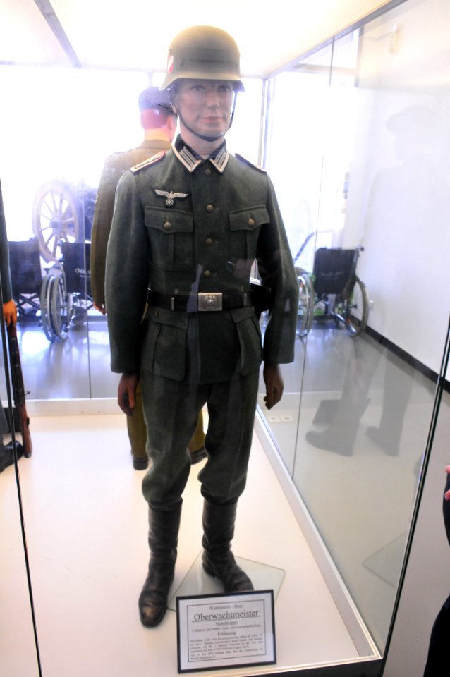 Oberwachtmeister uniform