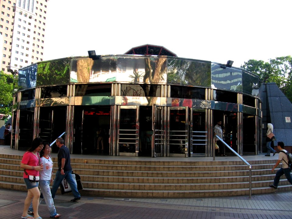 Orchard MRT Station, Dec 05