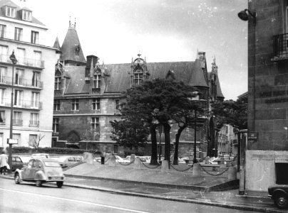 Paris in 1981 - Hôtel de Sens