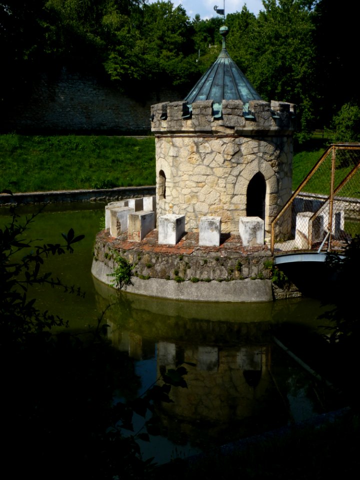 Pavilón na jazierku