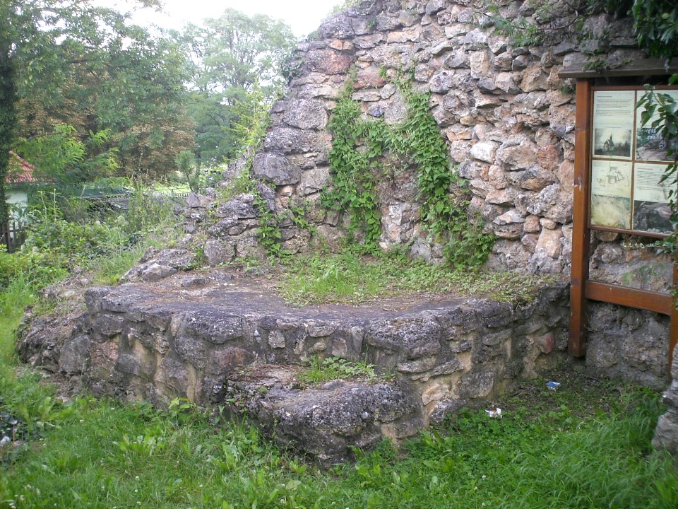 Petersberg Ternitz Ruine Dunkelstein Feuerstelle