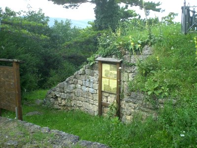 Petersberg Ternitz Ruine Dunkelstein Mauerreste