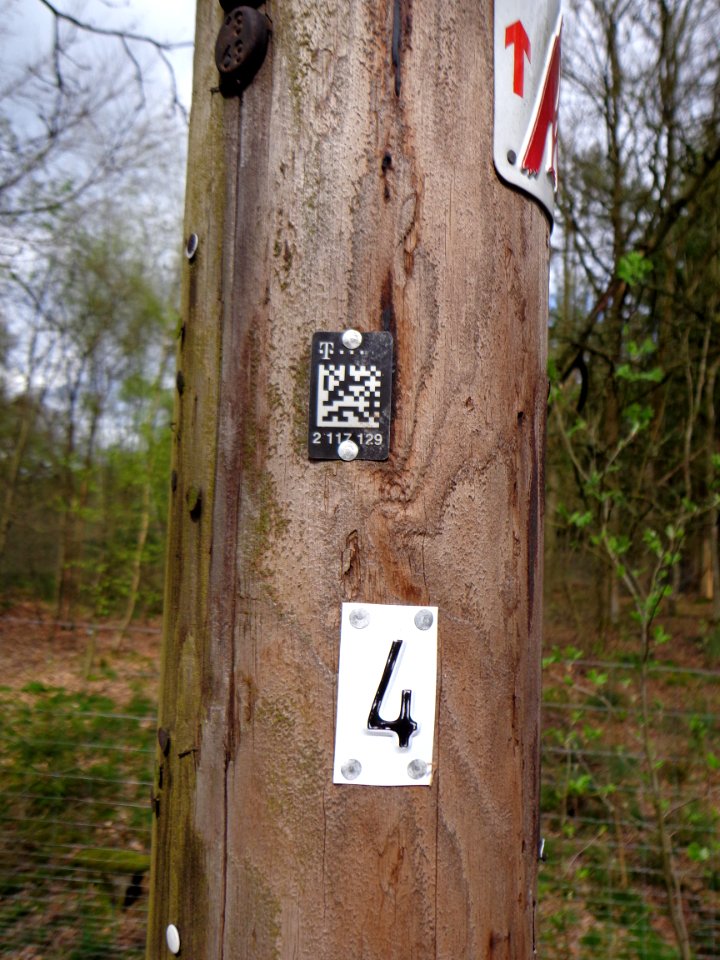 Qrcode holzmasten linienbau