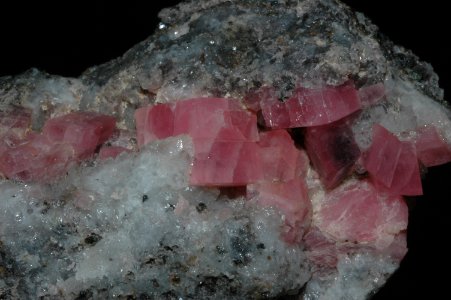 Rhodocrosite (Mont Saint-Hilaire Québec - Canada)