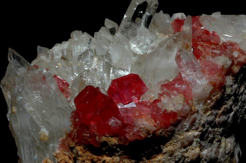 Rhodocrosite sur quartz (Pérou)