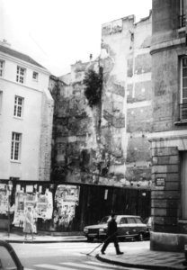 Rue des Nonnains d'Hyènes, Paris 1981