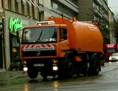 Schienenreinigungsfahrzeug Mercedes-Benz LN, Schienenbetrieb, München photo