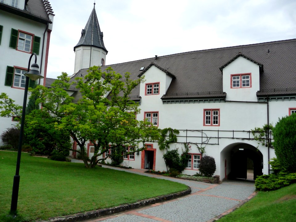 Schloss Schönberg Innenhof Nebengebäude Haupteingang