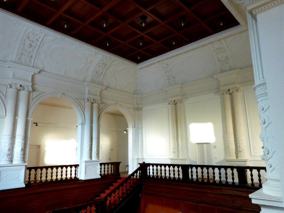 Schloss Wiligrad, Treppenhalle, Galerie-Eck mit Treppe