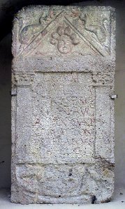 Schloß Traismauer Grabstein 4