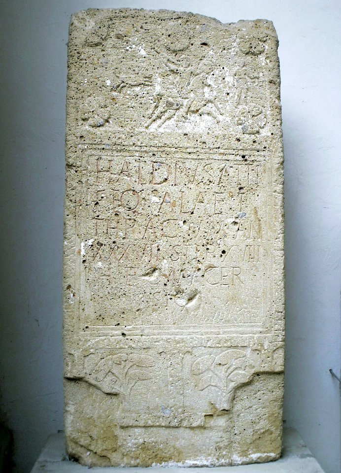 Schloß Traismauer Grabstein 1