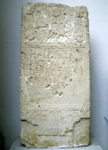 Schloß Traismauer Grabstein 1
