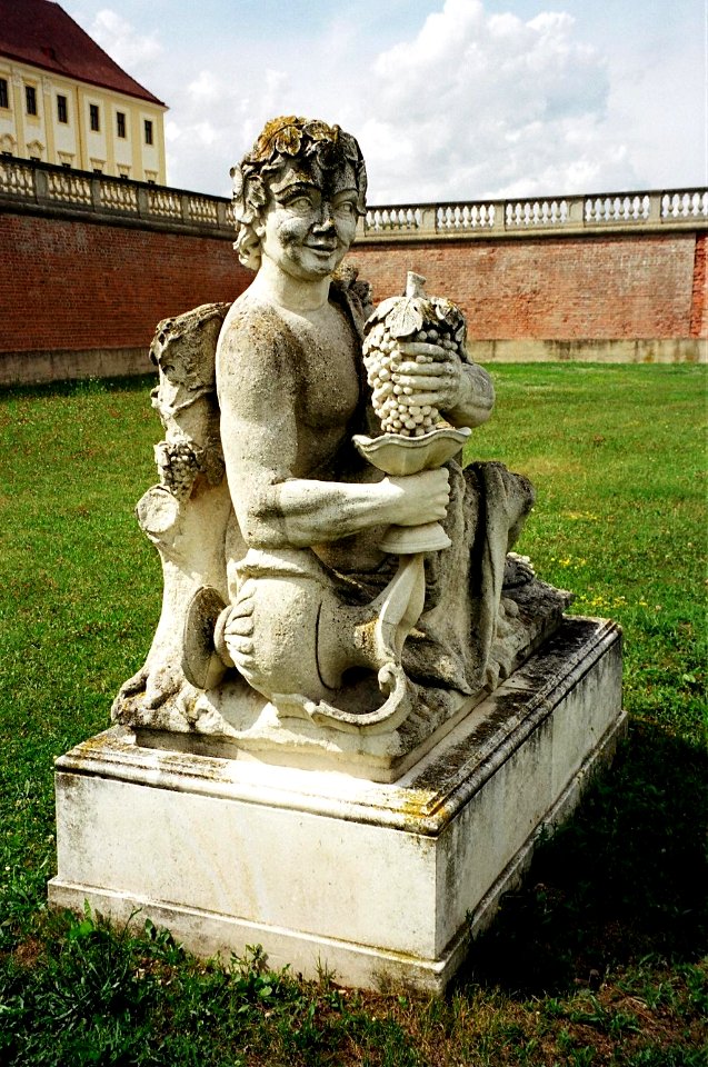 Schloßhof Bacchus