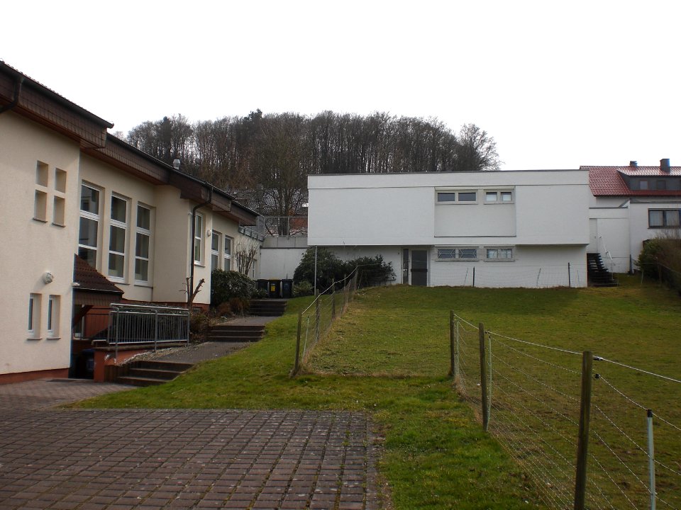 Schule Giesel 1966; Ehemalige Lehrerwohnung heute Gemeindearchiv