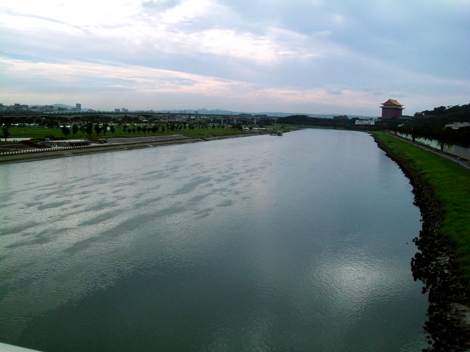 Seeing Keelung River from The DaZhi Bridge