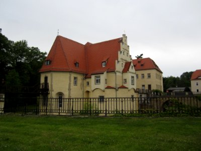 Seitliche Schlossfassade