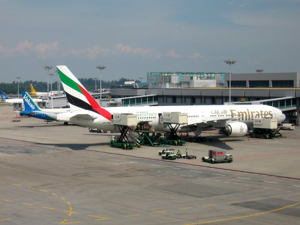 Singapore Changi Airport, Terminal 1, Emirates, Dec 05