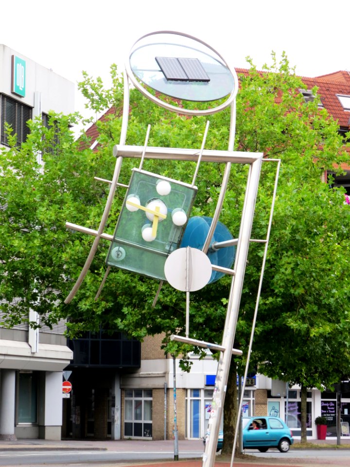 Solarplastik (Uhr) von Gottfried Gruner (1997)