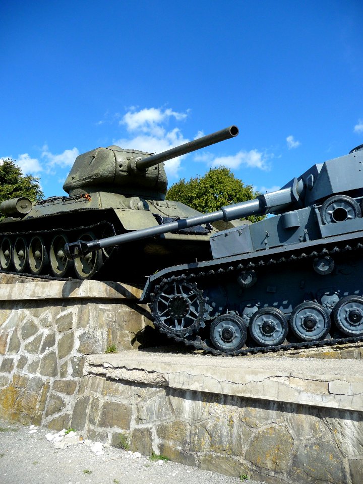 Sovietsky a nemecký tank