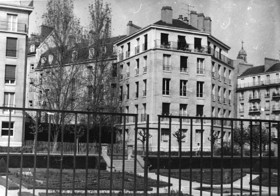 Square Albert-Schweitzer, Paris 1981