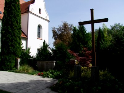 St. Cornelius und Cyprian (Mittelbiberach) - Kriegerdenkmal Kirchhof (3)