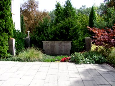 St. Cornelius und Cyprian (Mittelbiberach) - Kriegerdenkmal Kirchhof