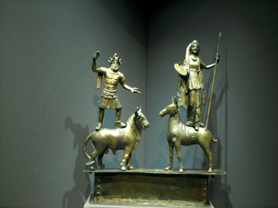 Statuengruppe Jupiter Dolichenus und Juno Regina KHM 2011 (22)