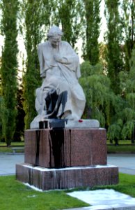 Statue Mutter Heimat (Farbangriff 2019)