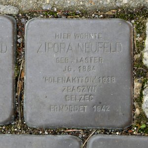 Stolperstein für Zipora Neufeld, Hosker Strasse 30, Wittichenau