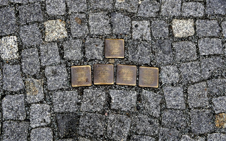 Stolpersteine für Familie Sabath, Dr.-Ernst-Mucke-Strasse 1, Bautzen (2)