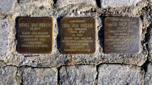 Stolpersteine für Familie van Voolen und Jakob Götz, Kassbergstrasse 22a, Chemnitz