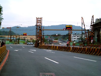 The first level crossing in the southen way from TRA Nangang Station 20080418 photo