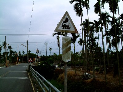 The third level crossing that appears in the southen way from TRA Chutien Station 20080322 photo