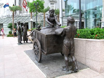 The River Merchants (2003) by Aw Tee Hong, Cavenagh Bridge, Singapore - 20051203