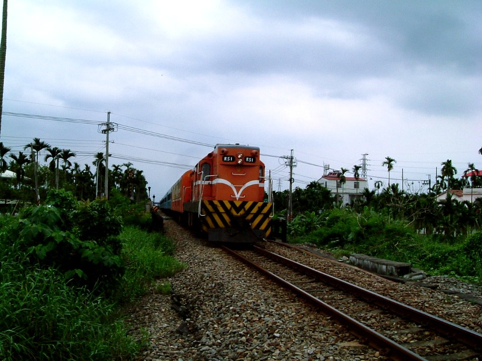 TRA R51 DL at Level crossing