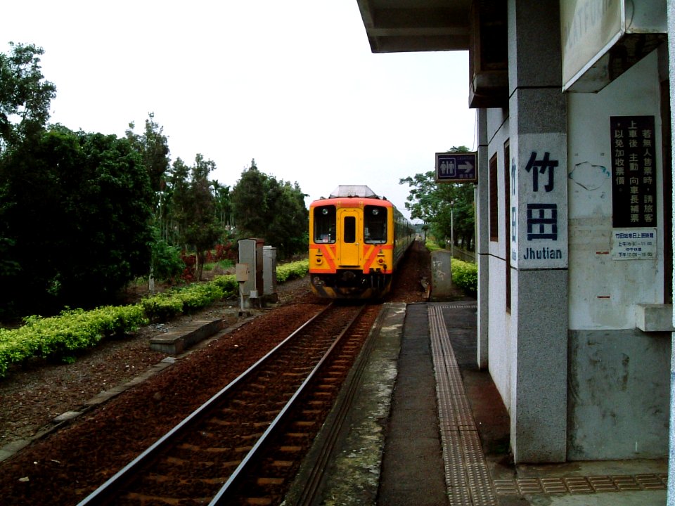 TseChang Passes the ChuTien Railway Station