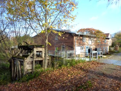 Wassermühle mit Turbinenschacht und Mahlarche