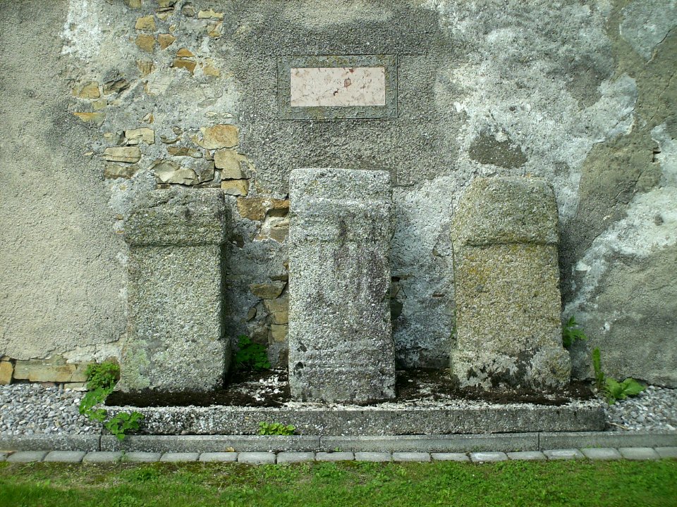Weihesteine Kirche St Veit Sarling