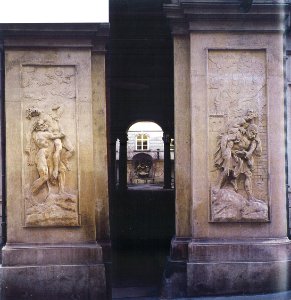 Winterpalais Reliefs steinsichtig Kaiserstein photo