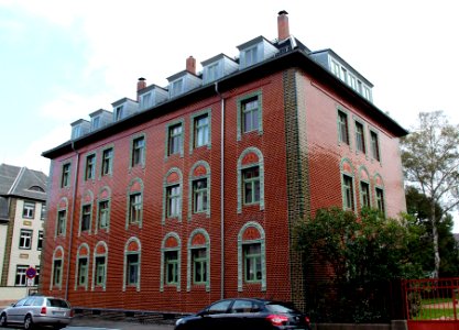 Wohnhaus gegenüber der Bidtelia