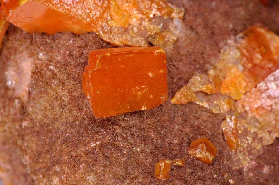 Wulfénite, vanadinite, dolomite 1