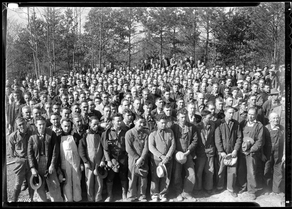 A group of several hundred workers at Norris Dam construction camp site during noon hour. - NARA - 532734
