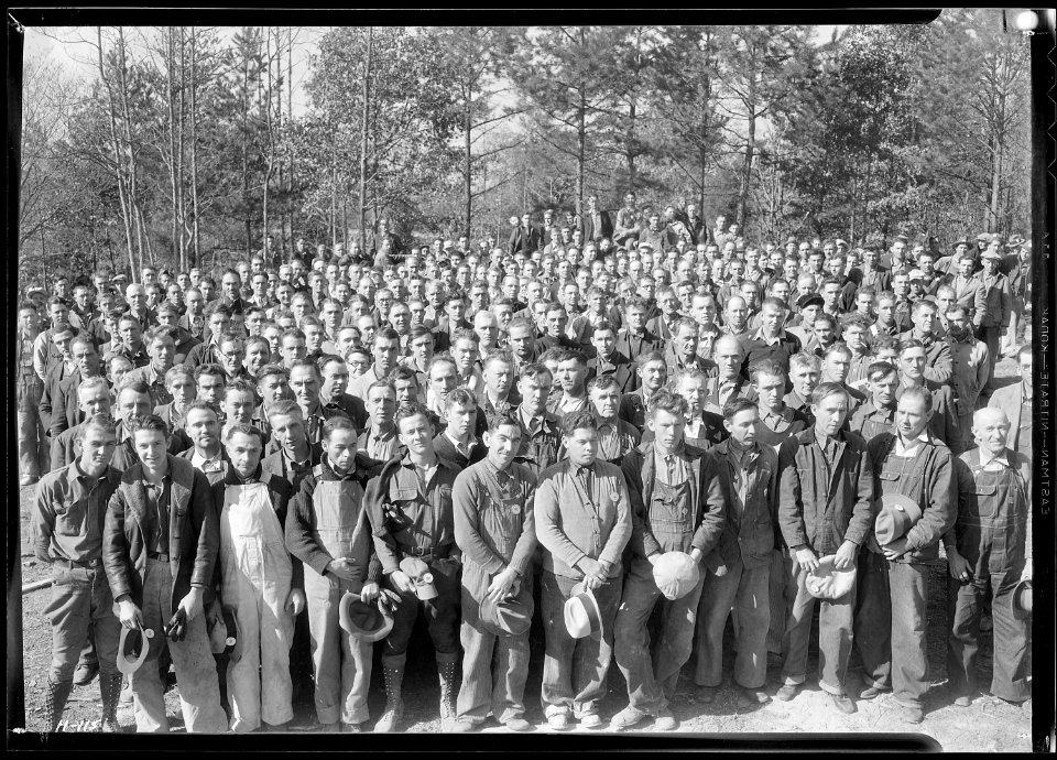 A group of several hundred workers at Norris Dam construction campsite during noon hour. - NARA - 532733